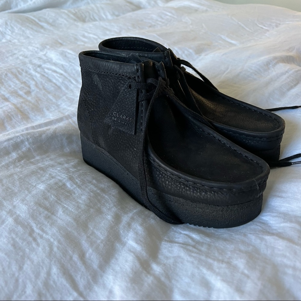 Clarks black platform wallabees 9.5